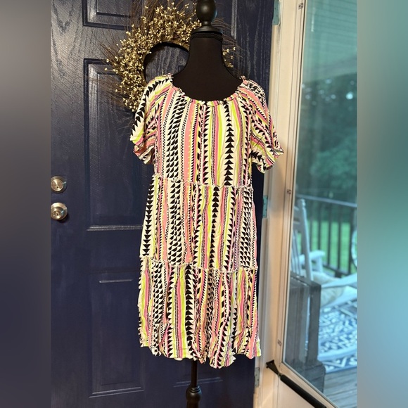 Savanna Jane Dresses & Skirts - Savanna Jane Multicolor Geometric Dress size M